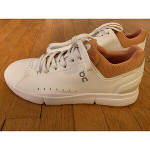 On Cloud THE ROGER Advantage Tennis Shoe Size 9 in White Copper